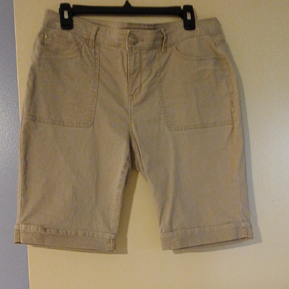 Gloria Vanderbilt High Waist Tan Shorts